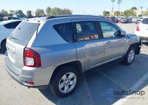 2016 Jeep Compass Latitude z USA, uszkodzony, nr VIN 1C4NJCEAXGD769436